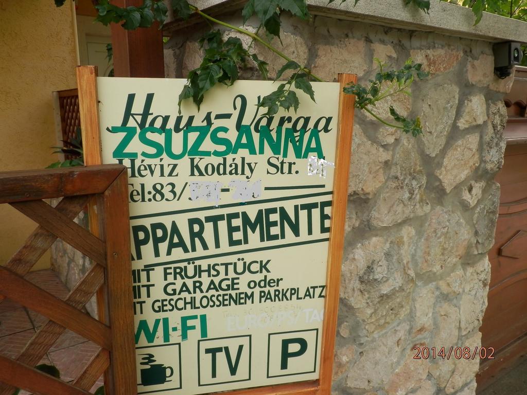 ホテル Zsuzsanna Haz ヘーヴィーズ 部屋 写真