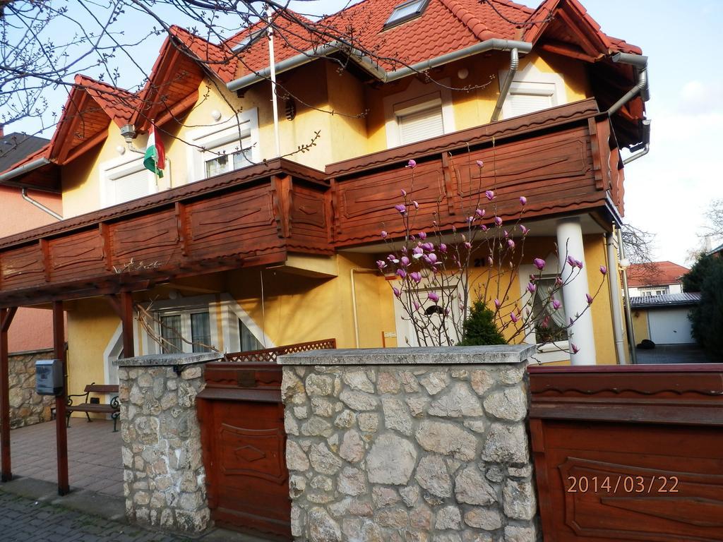 ホテル Zsuzsanna Haz ヘーヴィーズ 部屋 写真